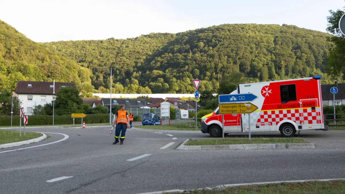 Mühlhausen, Kreisverkehr, Sperrung wegen Gefahrguttransporter auf der A8
