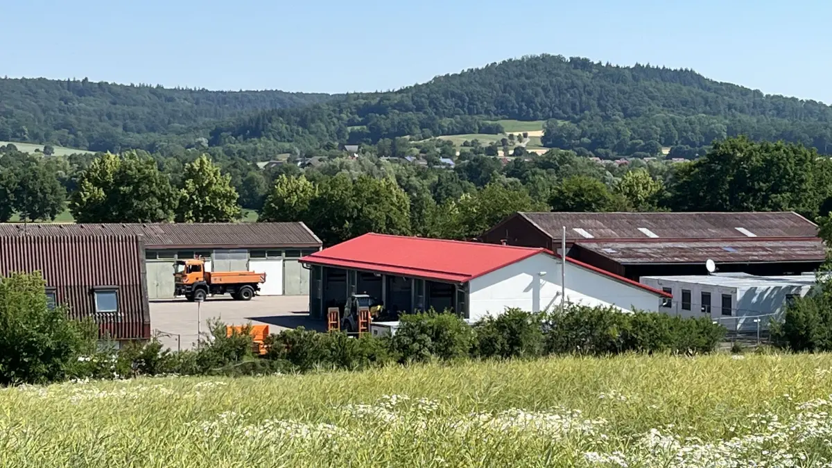 Vor der Straßenmeisterei an der B14 in Michelfeld soll ein Rewe-Markt gebaut werden