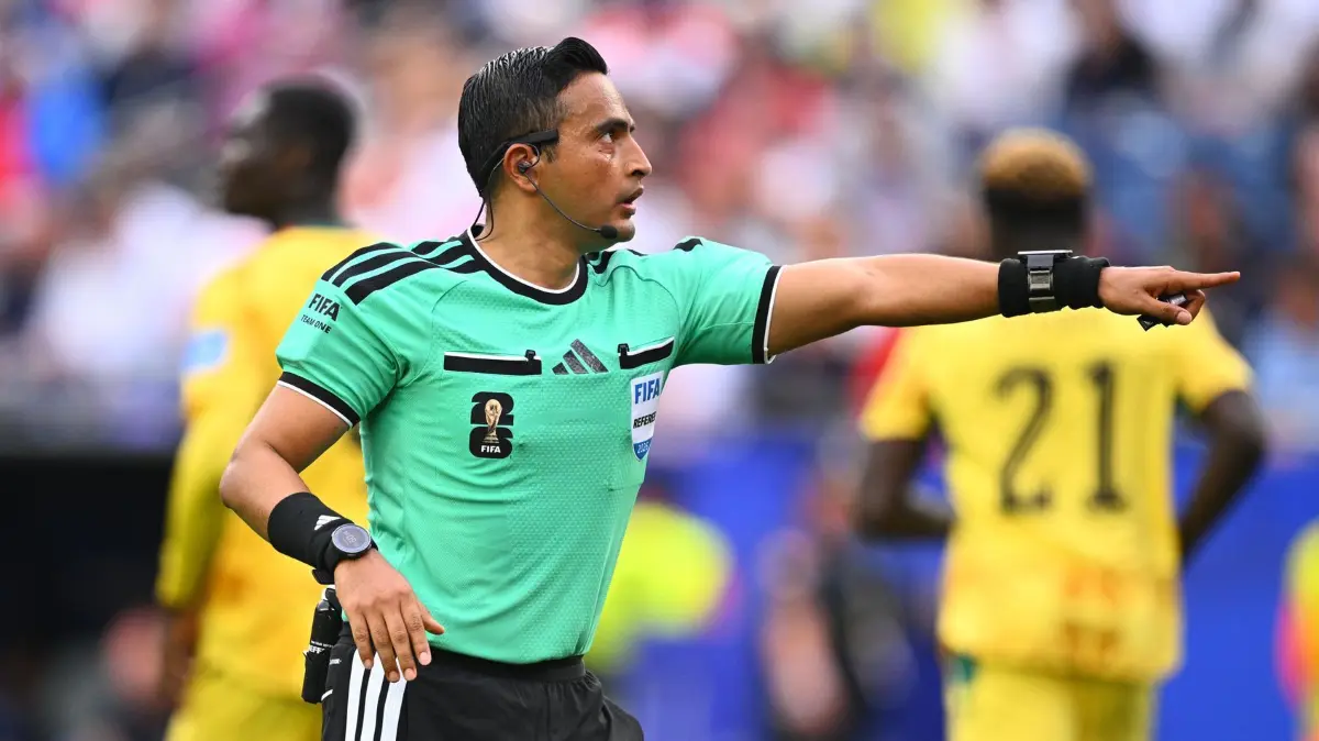 WM 2026 - England - Ghana: 23.06.2026, USA, Foxborough: Fußball, Männer, WM 2026, England - Ghana, Vorrunde, Gruppe L, Spieltag 2, Boston-Stadion, Schiedsrichter Hector Said Martinez leitet das Spiel. ACHTUNG: Gemäß den Auflagen der FIFA dürfen die Bilder ausschließlich zur redaktionellen Verwendung genutzt werden. Eine kommerzielle Nutzung ist ausgeschlossen. Zudem dürfen keine videoähnlichen Sequenzen erstellt werden, und es dürfen keine Veränderungen weder im Vordergrund noch im Hintergrund am Bild vorgenommen werden. Foto: Tom Weller/dpa +++ dpa-Bildfunk +++