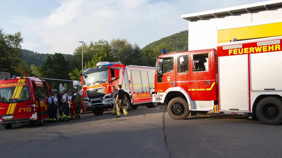 Mühlhausen, Kreisverkehr, Sperrung wegen Gefahrguttransporter auf der A8