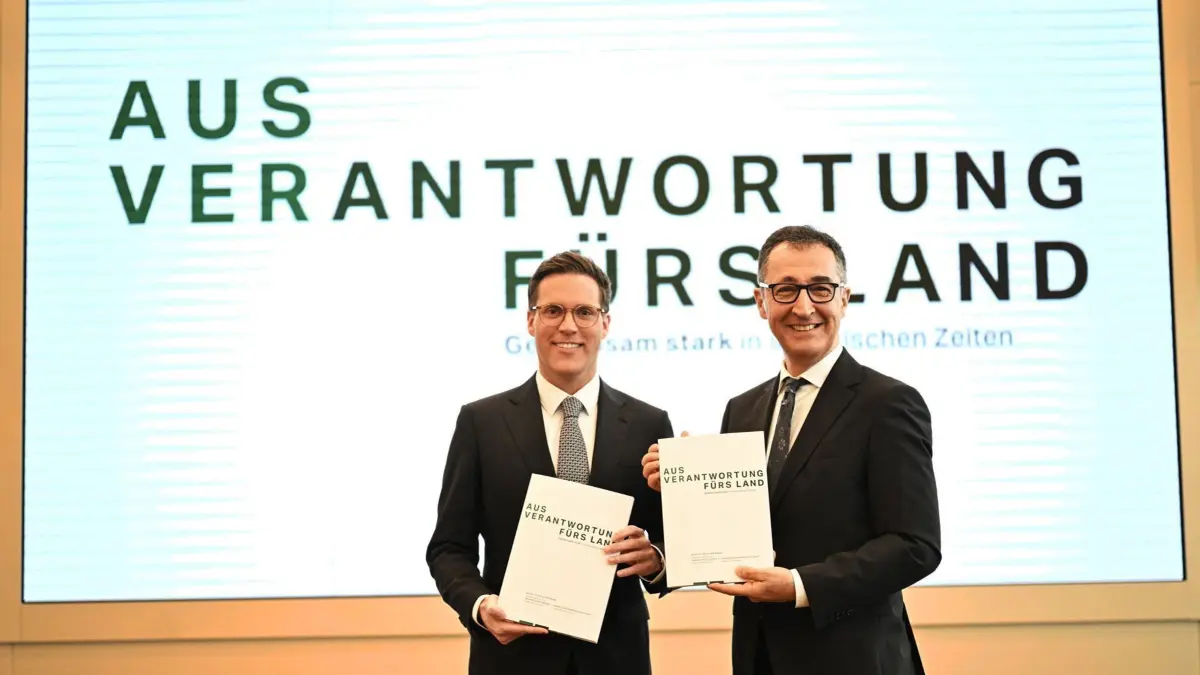 Die Koalitionspartner Manuel Hagel (CDU) und Cem Özdemir (Grüne) haben vereinbart, die Zahl der Landesbeschäftigten in der zentralen Verwaltung um mindestens fünf Prozent zu reduzieren. Jetzt sollen aber erst einmal neue Stellen geschaffen werden.