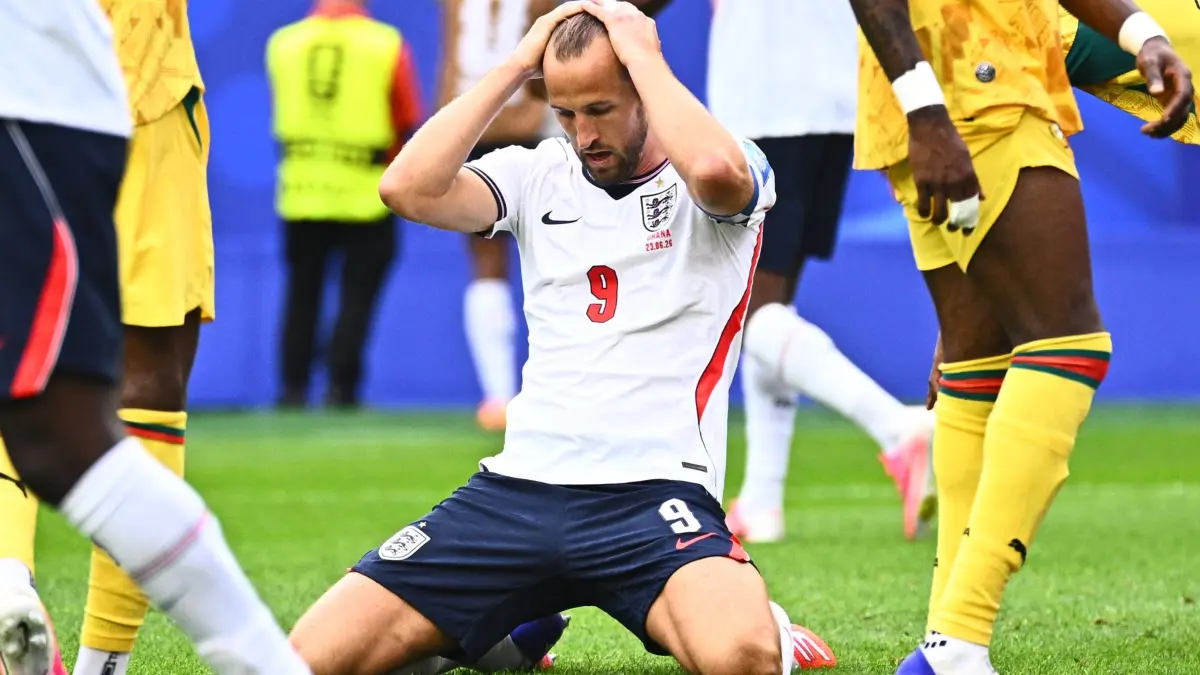 WM 2026 - England - Ghana: 23.06.2026, USA, Foxborough: Fußball, Männer, WM 2026, England - Ghana, Vorrunde, Gruppe L, Spieltag 2, Boston-Stadion, Harry Kane (England) reagiert nach einer vergebenen Chance. ACHTUNG: Gemäß den Auflagen der FIFA dürfen die Bilder ausschließlich zur redaktionellen Verwendung genutzt werden. Eine kommerzielle Nutzung ist ausgeschlossen. Zudem dürfen keine videoähnlichen Sequenzen erstellt werden, und es dürfen keine Veränderungen weder im Vordergrund noch im Hintergrund am Bild vorgenommen werden. Foto: Tom Weller/dpa +++ dpa-Bildfunk +++