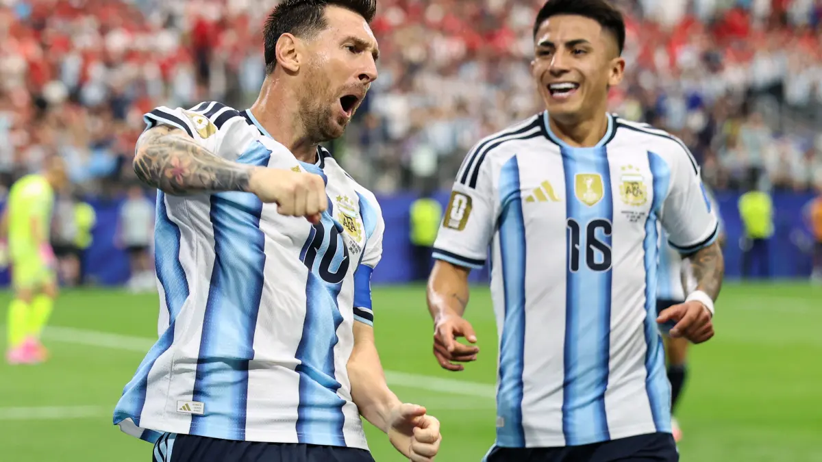 Argentina v Austria: Group J - FIFA World Cup 2026: DALLAS, TEXAS - JUNE 22: Lionel Messi #10 of Argentina celebrates with teammates after scoring his team's first goal during the FIFA World Cup 2026 Group J match between Argentina and Austria at Dallas Stadium on June 22, 2026 in Dallas, United States. Charlotte Wilson/Getty Images/AFP (Photo by Charlotte Wilson / GETTY IMAGES NORTH AMERICA / Getty Images via AFP)