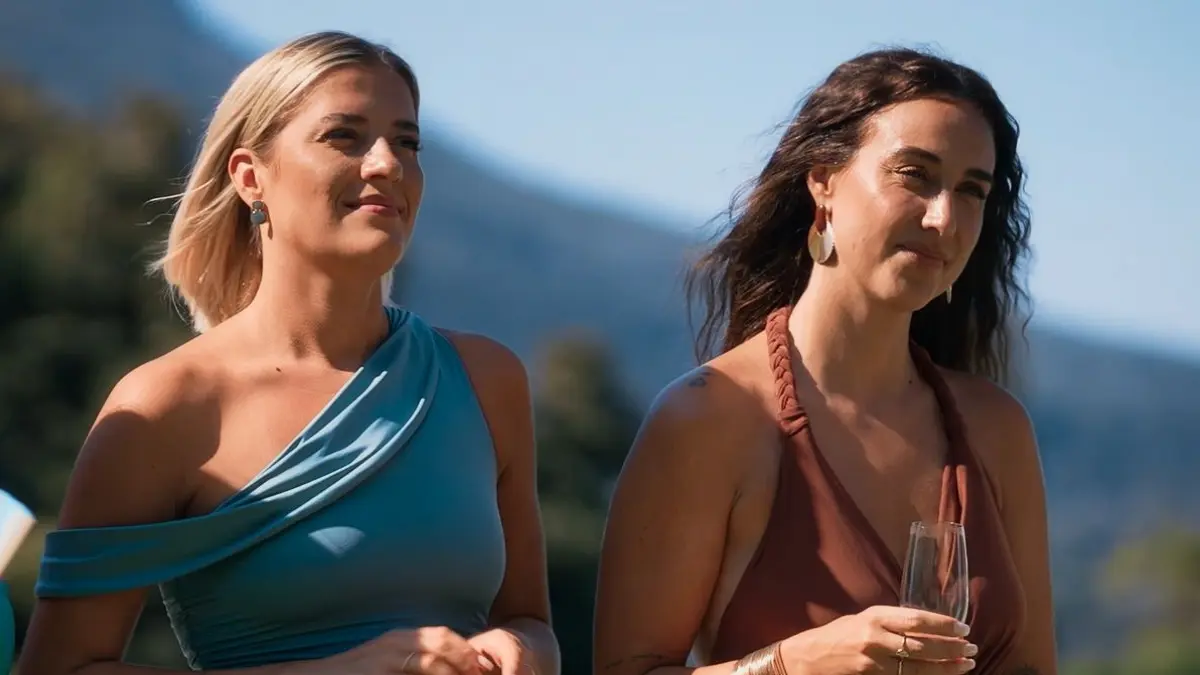 Tim entscheidet sich gegen Natalie (l.) und Chiara.