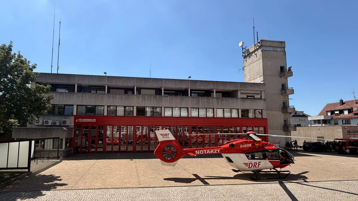 Am Mittwochmittag ist ein Helikopter der DRF Luftrettung auf dem Gelände der Göppinger Feuerwehr gelandet. In der Innenstadt hat es einen medizinischen Notfall gegeben.