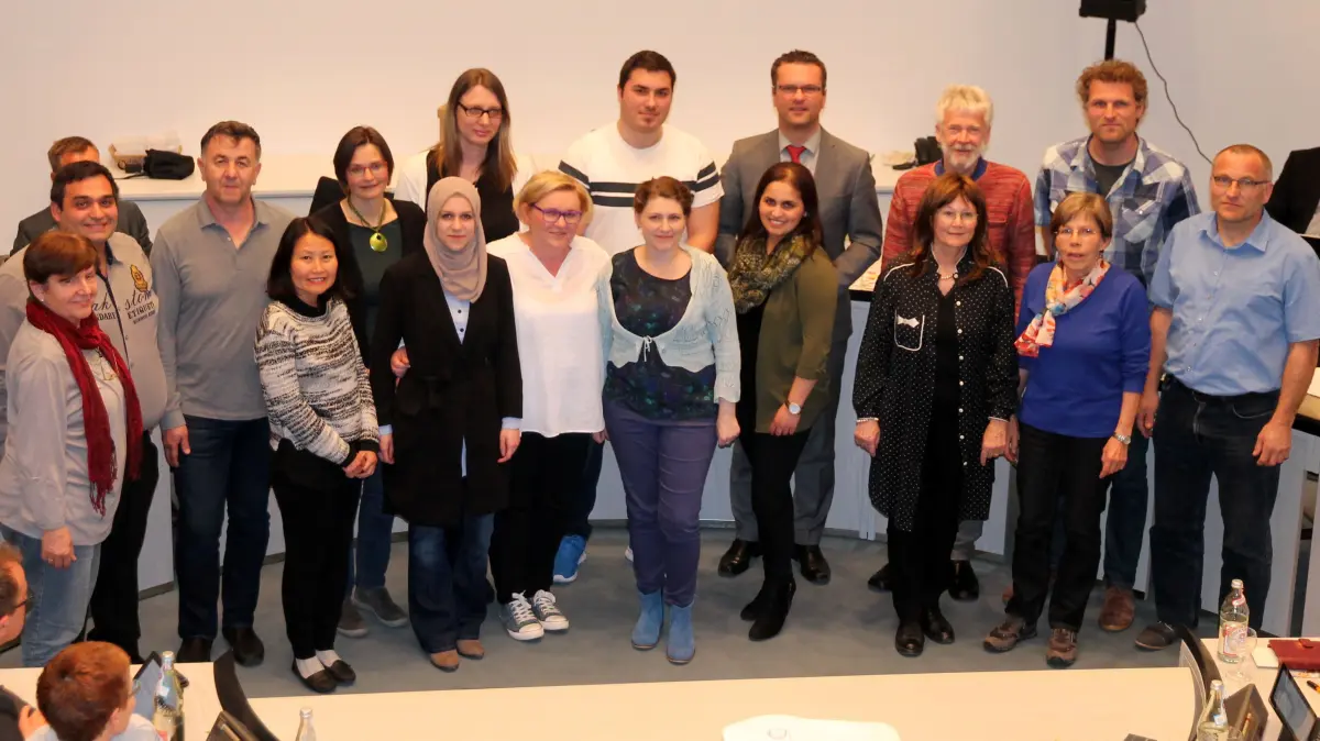 Integrationsbeirat Rottenburg 2017: Vorsicht: Dieses Foto ist möglicherweise nur für den einstigen Verlag Schwäbisches Tagblatt verwendbar. Neuer Integrationsbeirat der Stadt Rottenburg. Bild: Eisele