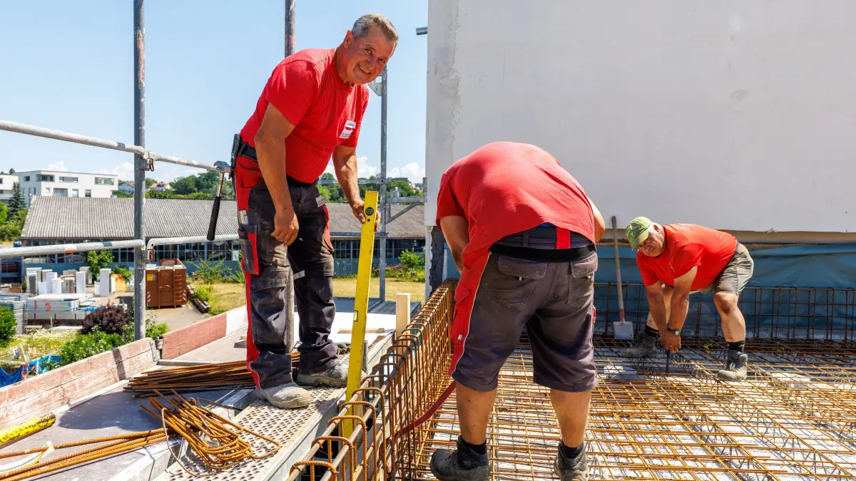 Heiße Arbeitsplätze: Heiße Arbeitsplätze in Böblingen: Wie läuft es auf dem Bau? Ich besuche eine Baustelle der Firma Sklarski bei der Rudolf-Diesel-Straße 5 in Böblingen. Dort, wo der Kran steht.