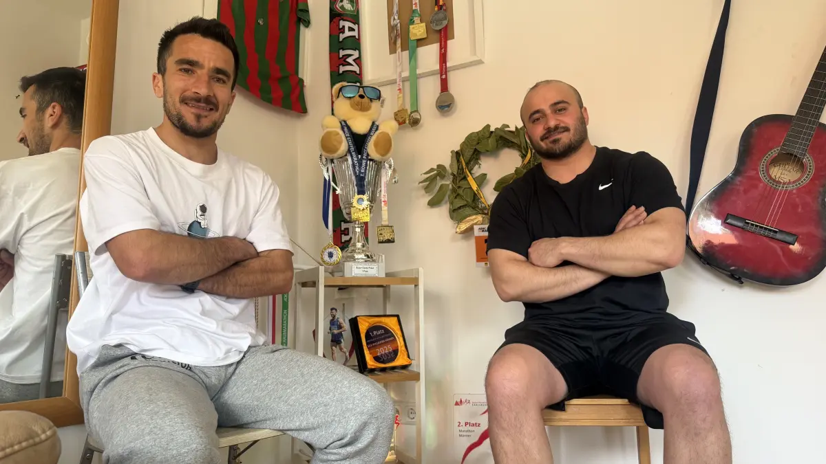 Recep Arslan (links) und sein früherer Teamkollege und jetziger Trainer Metin Yalçin. Das Duo hat noch viel vor.