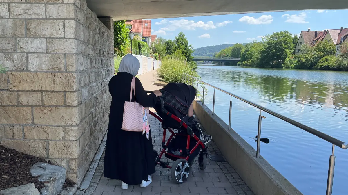 Kühler Ort beim Neckarfest Rottenburg: Unter der Mittleren Brücke