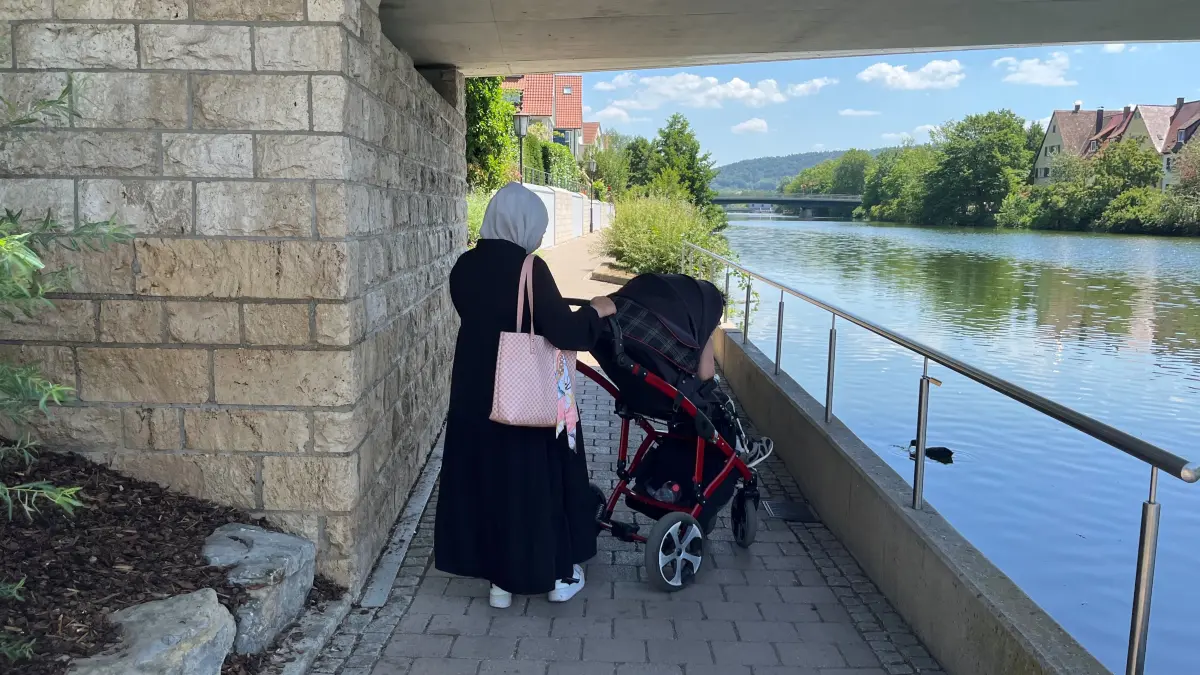 Kühler Ort beim Neckarfest Rottenburg: Unter der Mittleren Brücke