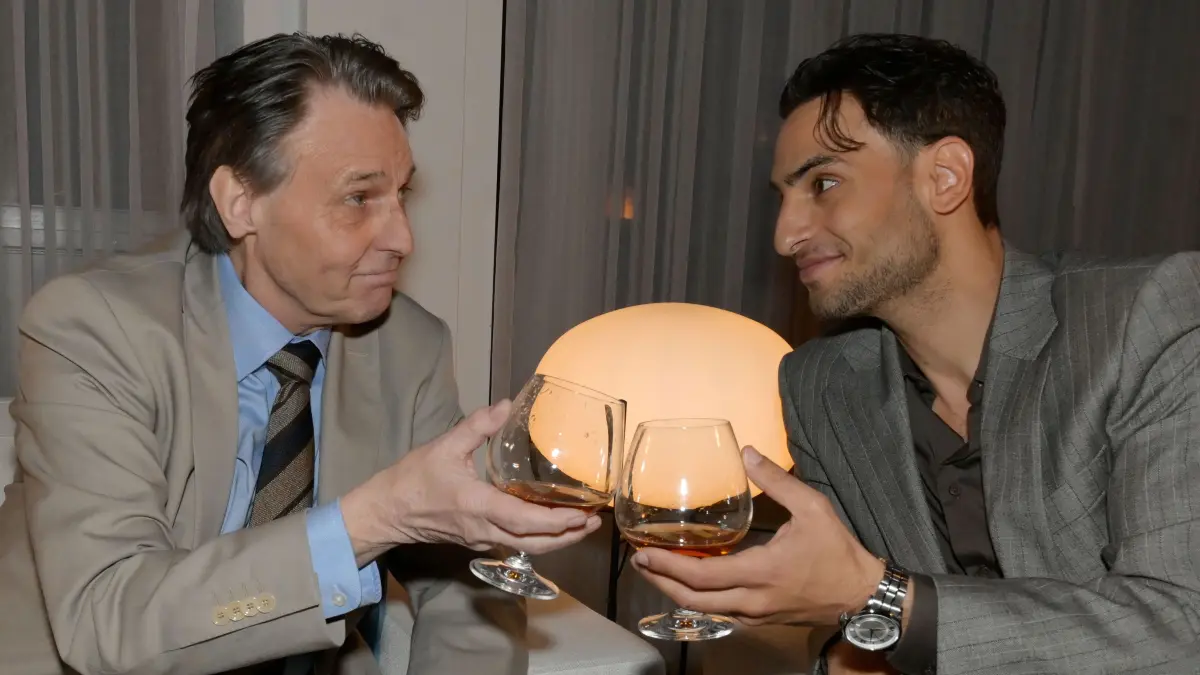 Jo Gerner (Wolfgang Bahro) und Nihat (Timur Ülker) verstehen sich blendend.