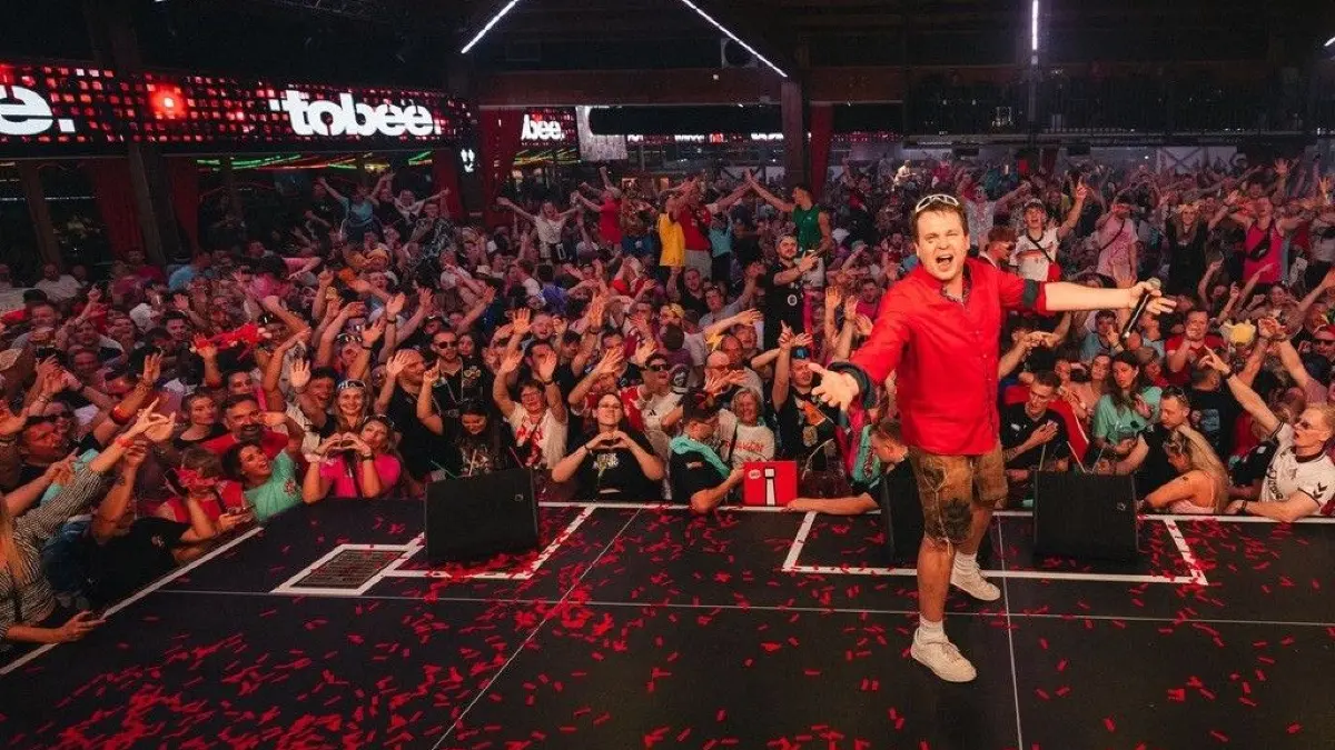 Schlagerstar Tobee bei einem seiner umjubelten Auftritte im Bierkönig auf Mallorca.