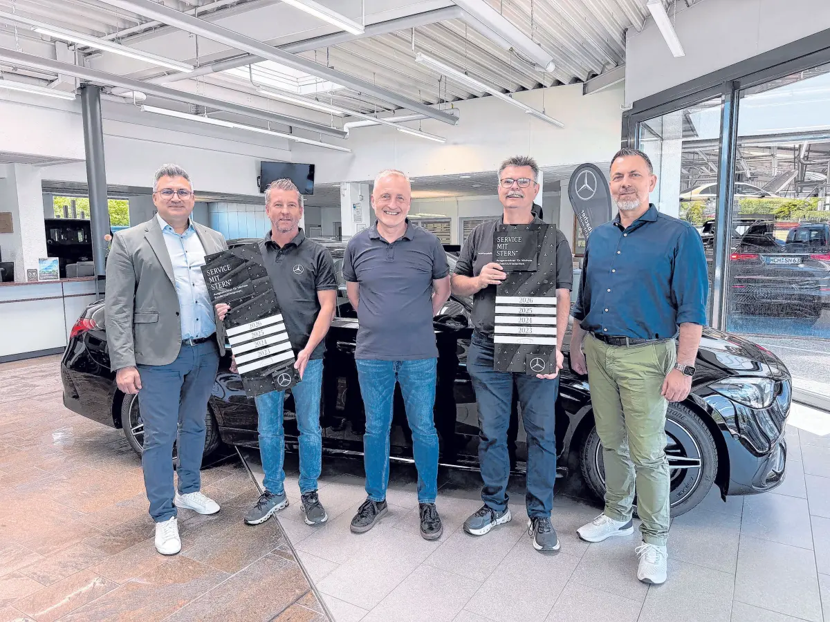 Das Autohaus Kalbacher in Hechingen bekam die Service mit Stern-Auszeichnung 2026 (v.l.): Daniel Sibbel (Vertriebsmanager Service PKW), Jochen Pfeffer, Peter Hildebrandt, Matthias Haug, Kemal Hisil (Vertriebsmanager Service Van).