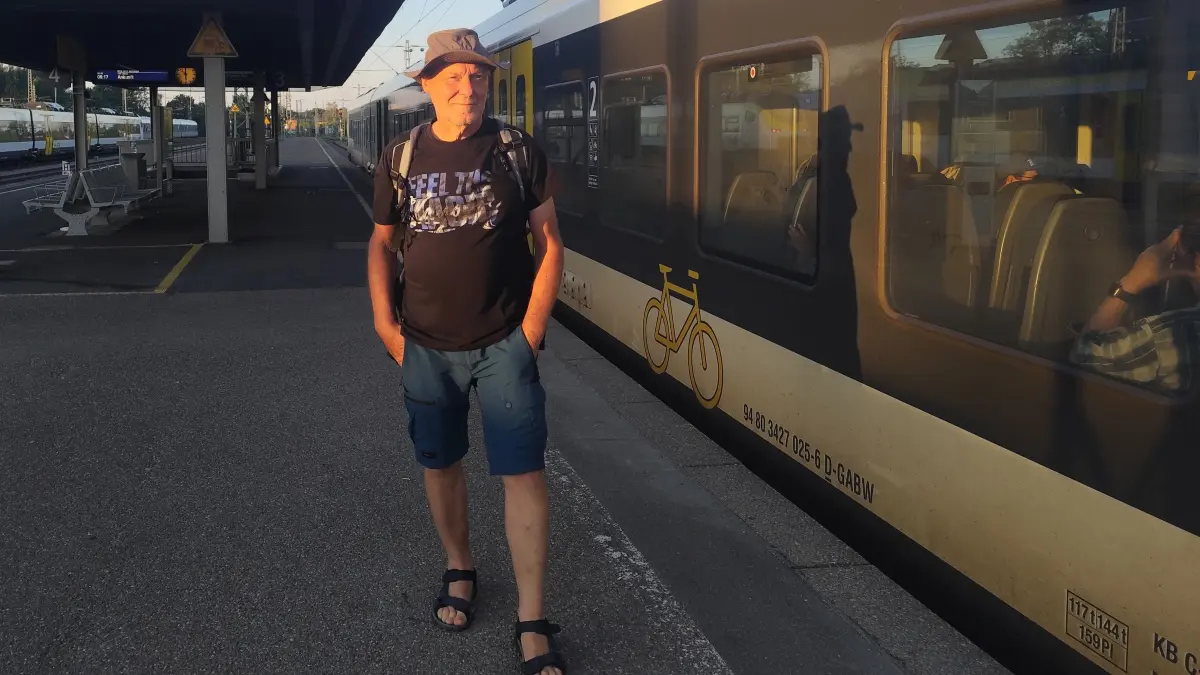 Mittwochmorgen, 6.10 Uhr am Bahnhof Crailsheim: Andreas Dambacher steigt in den Zug. ER will an einem Tag mit Regionalbahnen bis nach Westerland auf Sylt kommen.