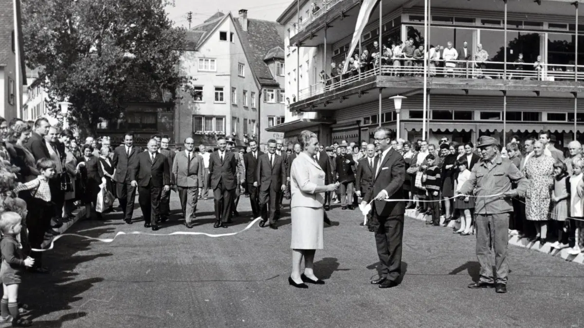 Eröffnung der Obren Brücke Rottenburg: Vorsicht: Dieses Foto ist möglicherweise nur für den einstigen Verlag Schwäbisches Tagblatt verwendbar. Obere Brücke Rottenburg