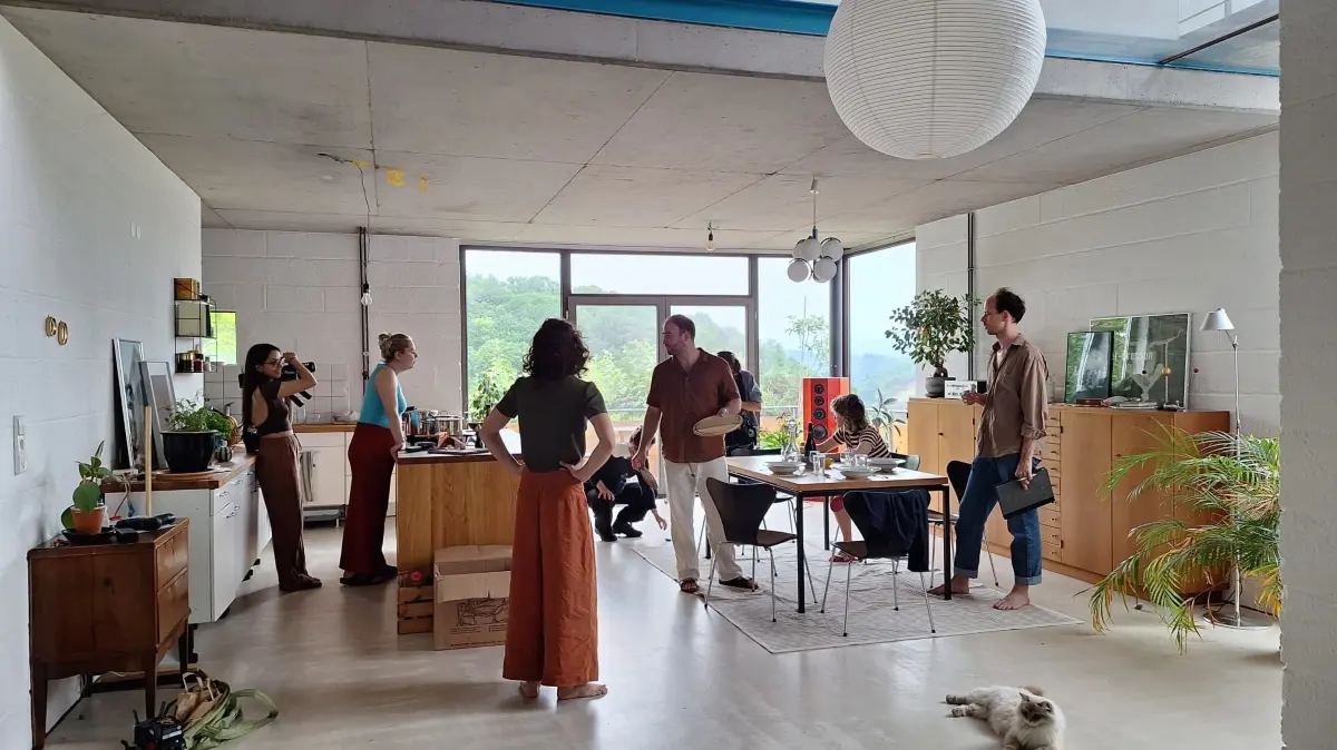 Das Elternhaus von Ella Cieslinskis Freundin dient im Film "Erzähl mir Dein Morgen" als Kulisse und Wohnhaus für Lori und ihren Mann.
