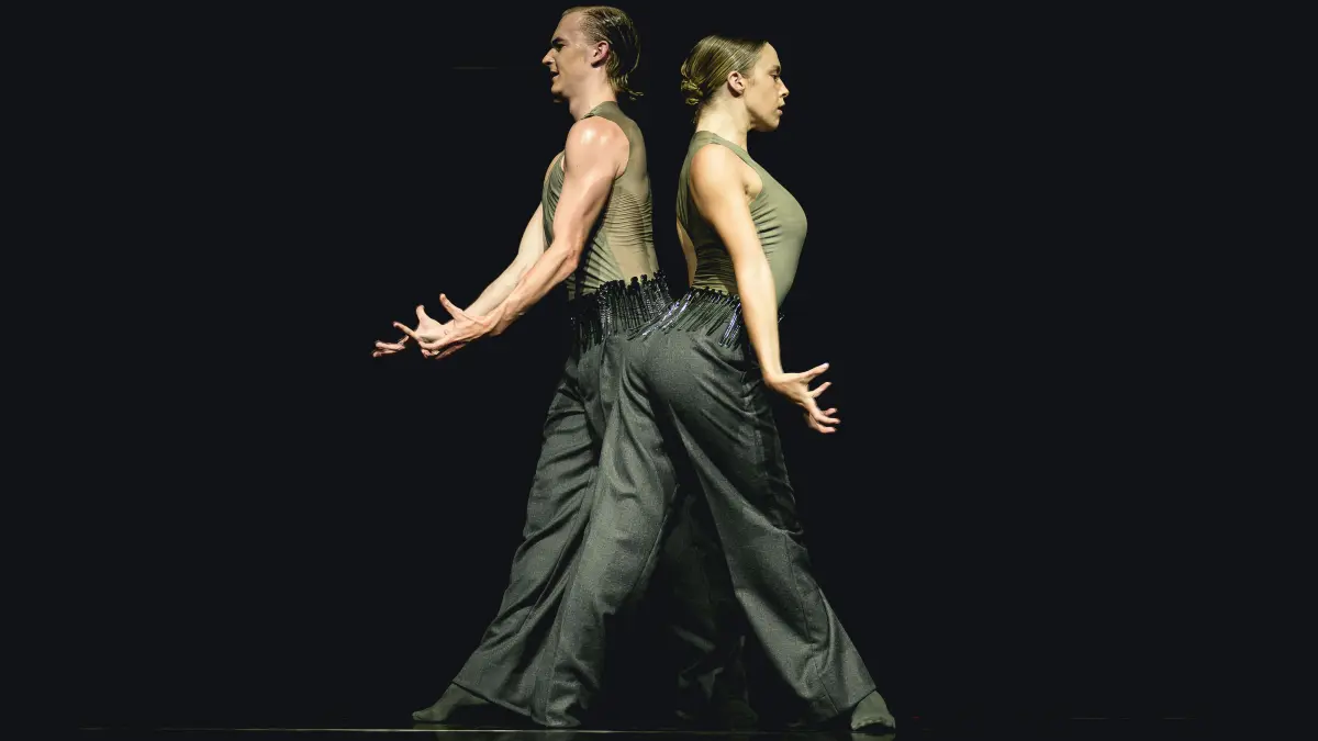 Kompromisslos markante Tanzsprache: Parker Gamble und Eliana Mannella vom Ensemble des Ballet Basel in "Nachtmerrie", einer Choreografie von Marco Goecke