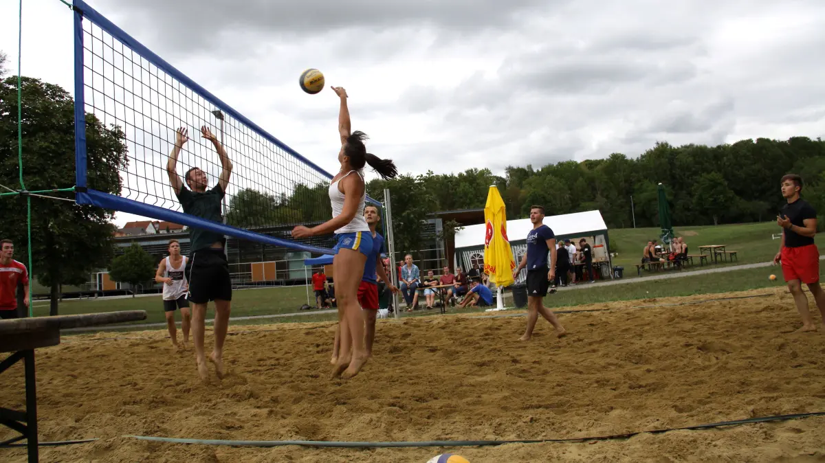 (ohne Überschrift): Vorsicht: Dieses Foto ist möglicherweise nur für den einstigen Verlag Schwäbisches Tagblatt verwendbar. Beachvolleyball
JKV Empfingen