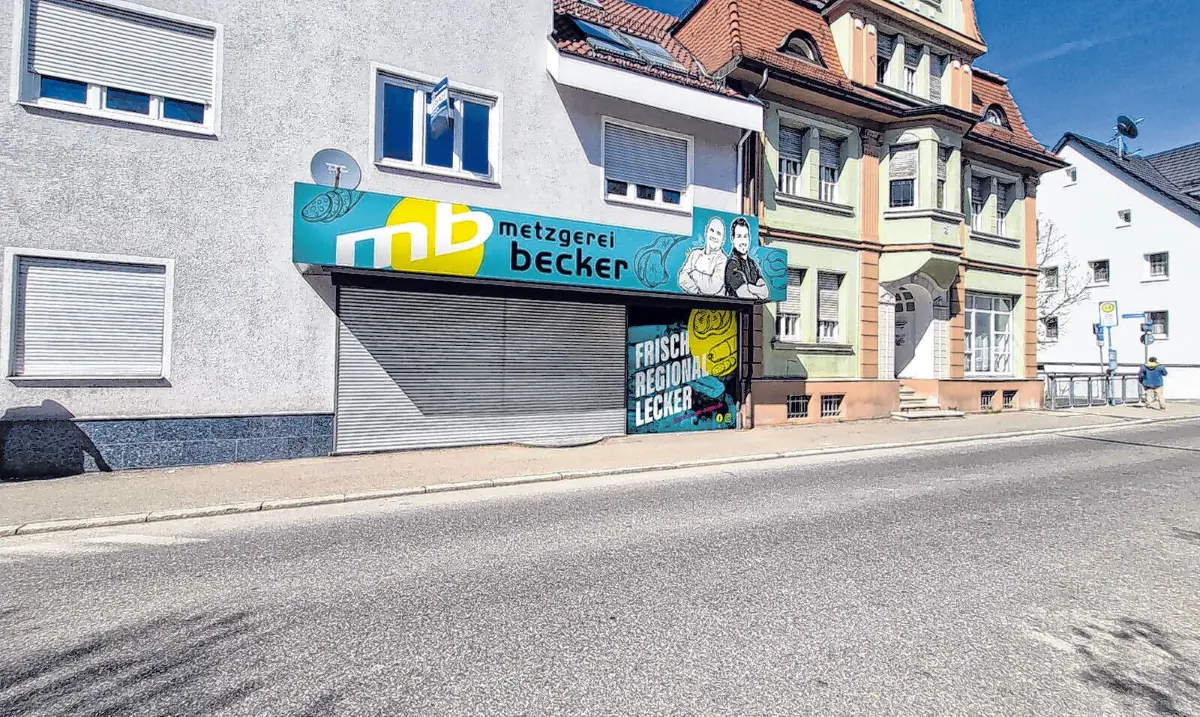 Noch sind die Rollos unten, doch am 2. Juli öffnet die Metzgerei Becker zum Engel in der Langen Straße 12 ihre Türen. Dann erwartet die Kunden eine große Auswahl an Fleisch- und Wurstspezialitäten.