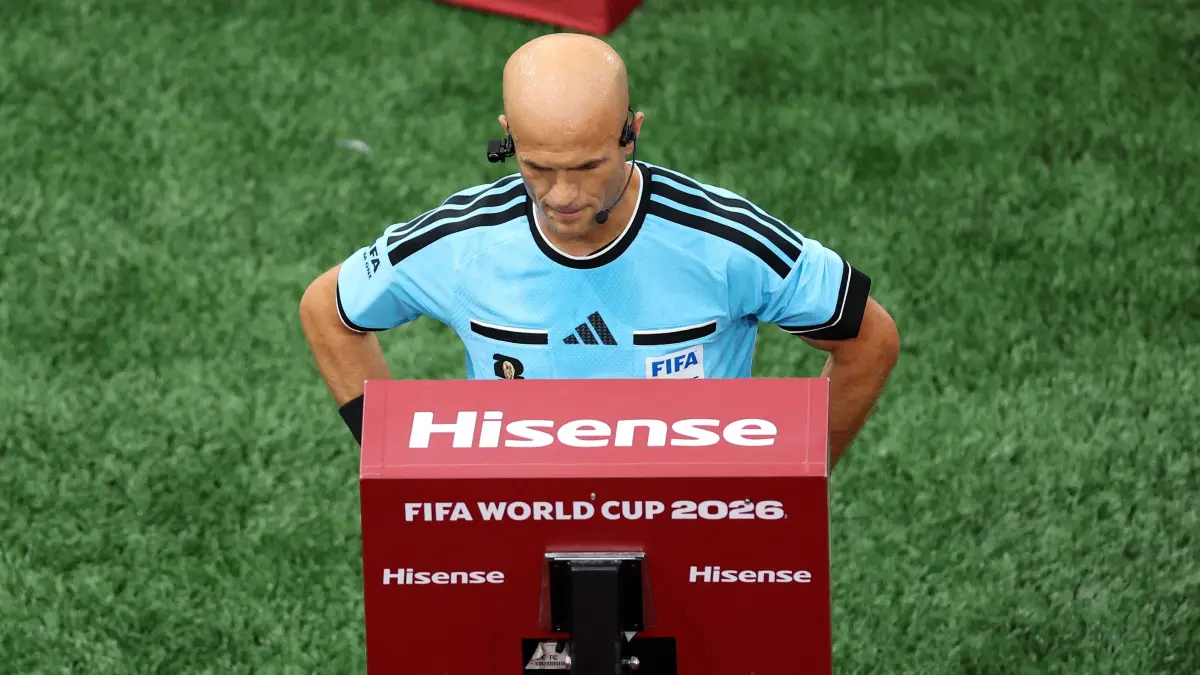 New Zealand v Belgium: Group G - FIFA World Cup 2026: VANCOUVER, BRITISH COLUMBIA - JUNE 26: Referee Adham Makhadmeh checks the monitor during the VAR review for a possible handball incident during the FIFA World Cup 2026 Group G match between New Zealand and Belgium at BC Place Vancouver on June 26, 2026 in Vancouver, British Columbia. Fran Santiago/Getty Images/AFP (Photo by Fran Santiago / GETTY IMAGES NORTH AMERICA / Getty Images via AFP)