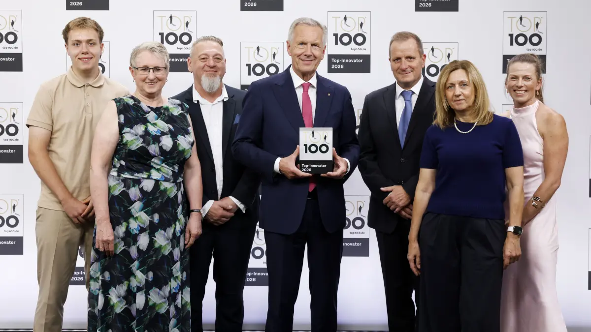 Die Firma Health Care bei der Auszeichnung Top100 mit Christian Wulff