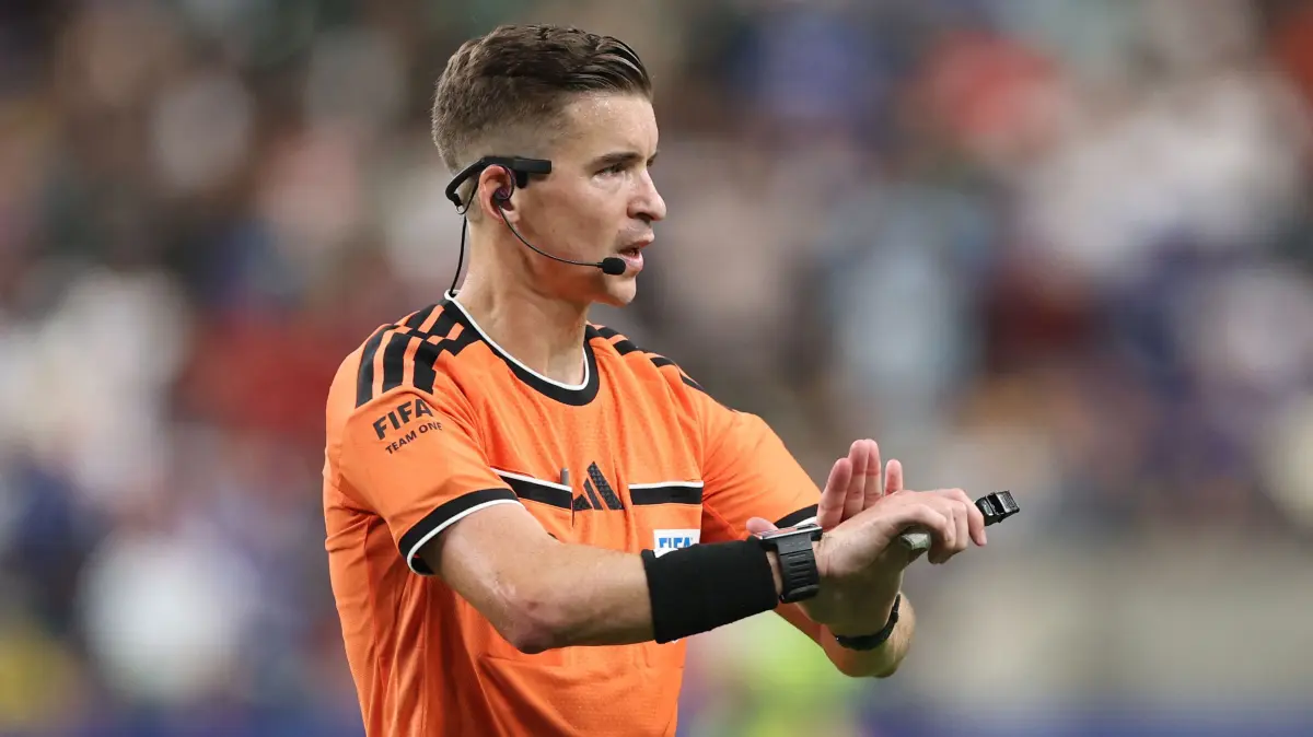 Cabo Verde v Saudi Arabia: Group H - FIFA World Cup 2026: HOUSTON, TEXAS - JUNE 26: Referee Francois Letexier gestures during the FIFA World Cup 2026 Group H match between Cabo Verde and Saudi Arabia at Houston Stadium on June 26, 2026 in Houston, Texas. Francois Nel/Getty Images/AFP (Photo by Francois Nel / GETTY IMAGES NORTH AMERICA / Getty Images via AFP)