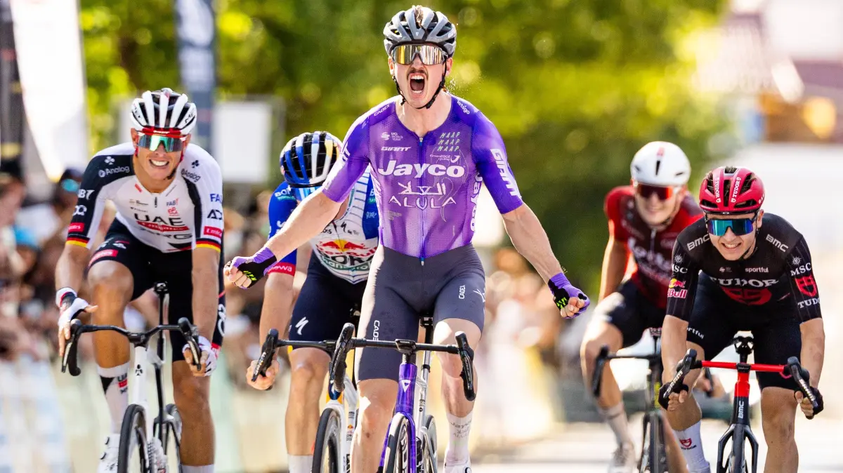 28.06.2026, GER, Rennrad, Männer, Saison 2026, Rad DM `26 German Cycling Deutsche Meisterschaften, Strassenrennen Rund um Bad Liebenstein : 28.06.2026, GER, Rennrad, Männer, Saison 2026, Rad DM 26 German Cycling Deutsche Meisterschaften, Strassenrennen Rund um Bad Liebenstein Felix ENGELHARDT Team Jayco AlUla gewinnt im Zielsprint gegen Nils POLITT UAE Team Emirates XRG 3 Tage sommerliches Rekordwochenende mit Temperaturen bis zu 40Grad stellten die Rahmenbedingungen für die Rad DM 26. Am Sonntag stand das Strassenrennen der Junioren, mit 5 Runden und einer Gesamtdistanz von 136,5km, auf der Programm. Bad Liebenstein / Trusetal / Bro Bundesstrasse / Thüringer Wald Thüringen Deutschland *** June 28, 2026, GER, Road Bike, Men, 2026 Season, Rad DM 26 German Cycling Championships, Road Race Around Bad Liebenstein: Felix ENGELHARDT of Team Jayco AlUla wins the sprint finish against Nils POLITT of UAE Team Emirates. Three days of record-breaking summer weather with temperatures reaching up to 40 degrees set the stage for the 2026 German Cycling Championships. On Sunday, therace for juniors, consisting of 5 laps and a total distance of 136.5 km, was on the schedule: Bad Liebenstein, Trusetal, Bro, Federal Highway, Thuringian Forest, Thuringia, Germany