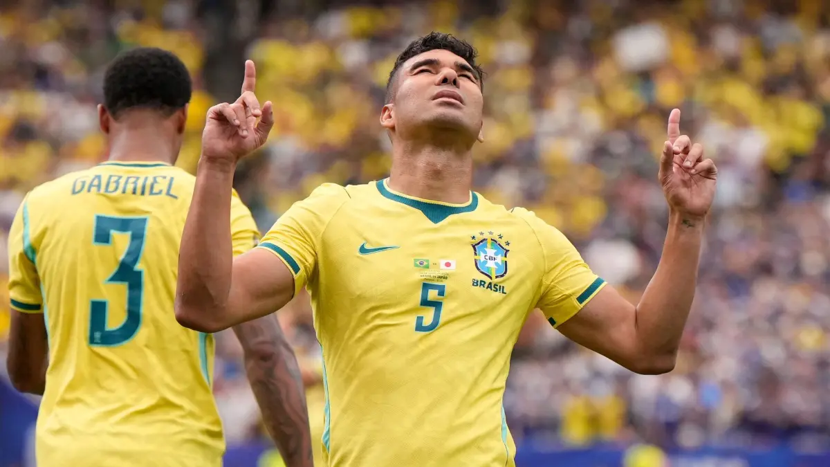 WM 2026 - Brasilien - Japan: 29.06.2026, USA, Houston: Fußball, Männer: WM, Brasilien - Japan, Finalrunde, Sechzehntelfinale, Houston-Stadion.
Der Brasilianer Casemiro jubelt nach dem ersten Tor seiner Mannschaft. Foto: Ashley Landis/AP/dpa +++ dpa-Bildfunk +++