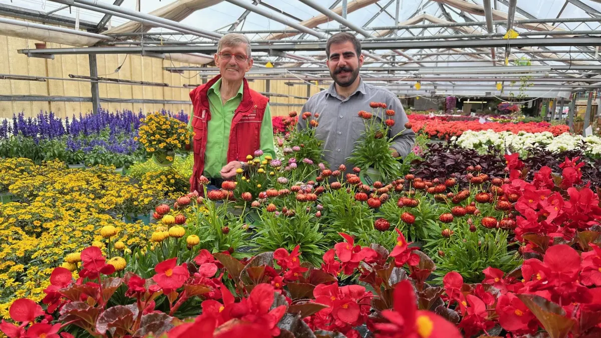 Wechel bei der Gärtnerei Kaess. Martin links (links) mit Nachfolger Sam Sagman auis Hattenhofen
