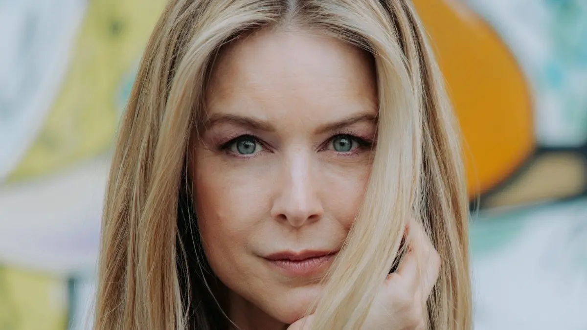 GZSZ-Rolle Jessica (Nina Ensmann) soll ihren Verlobten Philip betrogen haben.