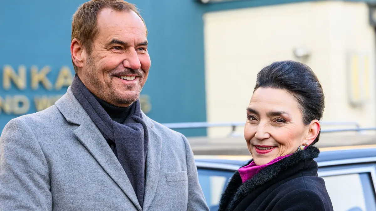 Richard (Silvan-Pierre Leirich) will Simone (Tatjana Clasing) auch nach seinem Tod noch nah sein.