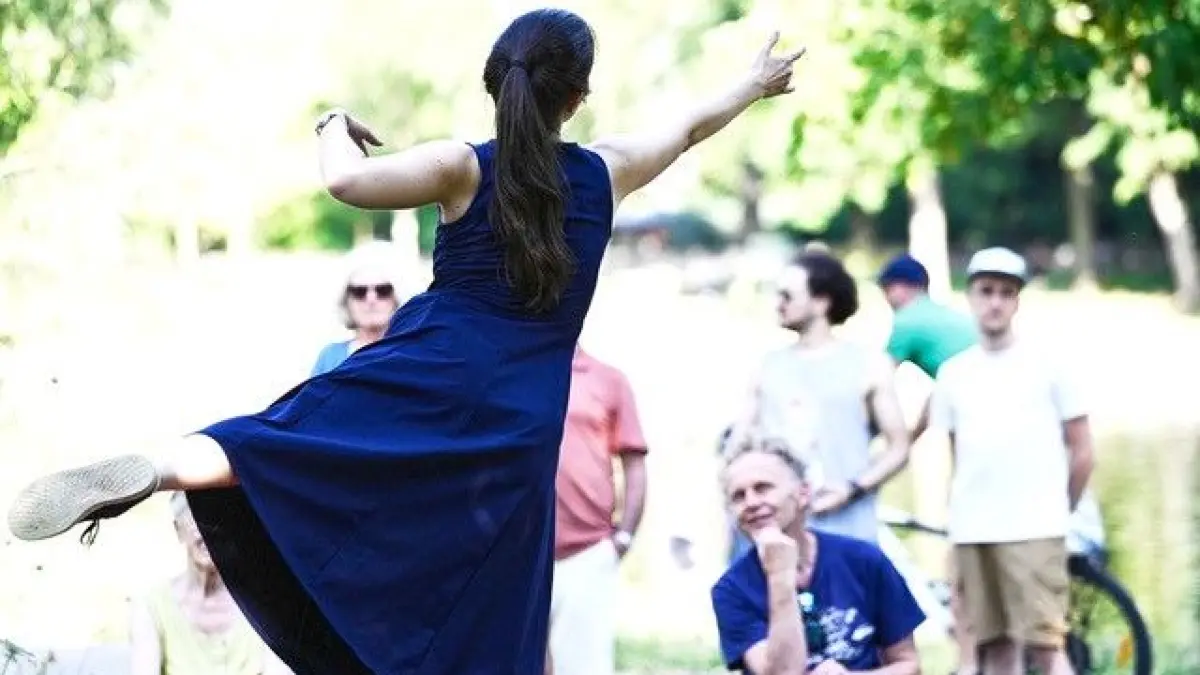 Die Tänzerin Agustina Sanchez in einer Choreographie von Ines Meißner.