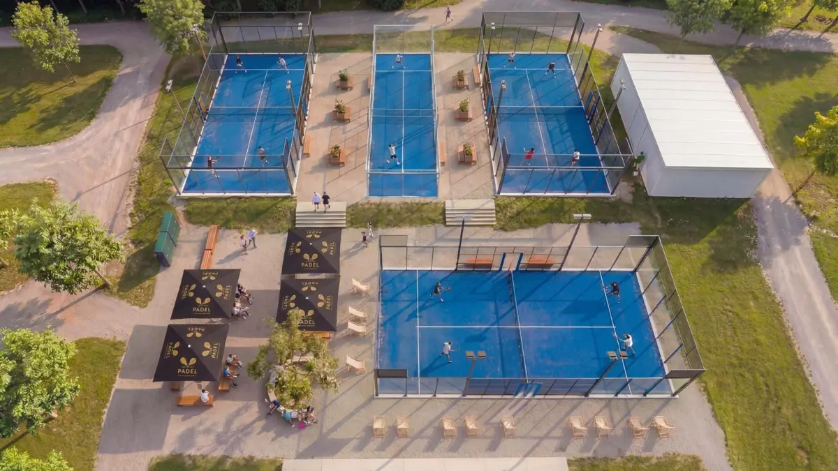 Auf einen Teil des bislang vom Tennisverein NTK genutzten Gelände entsteht der Donau-Padel-Park.