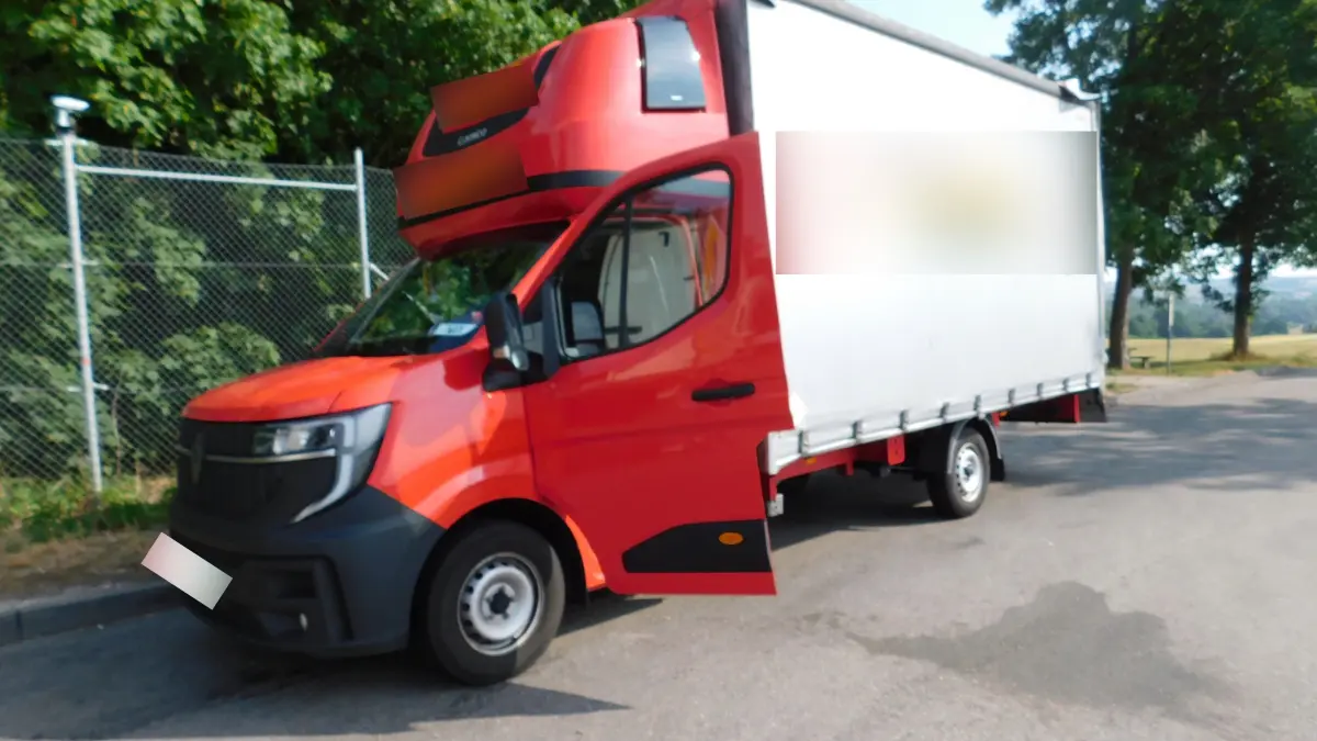 Der Aufbau des slowenischen Lkw war derart marode, dass die Polizei die Weiterfahrt untersagte.
