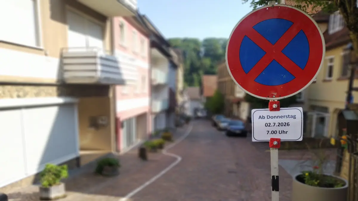 Der erste Hinweis: Ab Donnerstag braucht der Bauhof der Stadt Platz, um in der Oberstadtstraße eine zum Teil neue Beschilderung einzurichten. Ein Teil der Einbahnstraßenregelung wird aufgehoben.