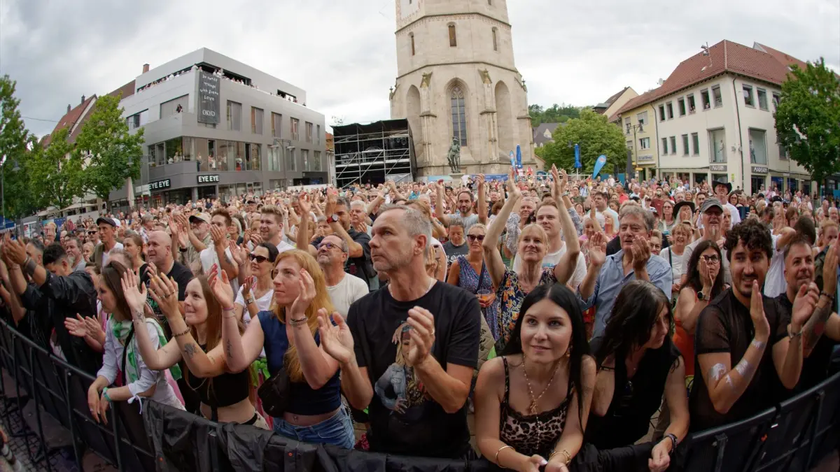 Die Fans feiern Acrobvt.