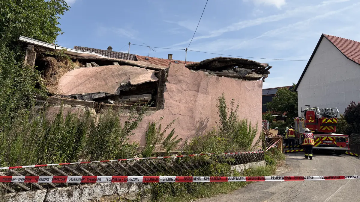 das Satteldach der Scheune in der Scherrgasse in Kusterdingen ist eingestürzt