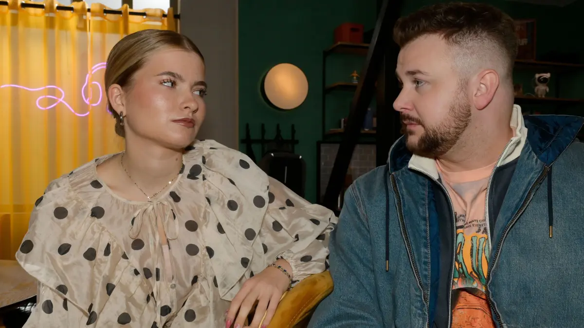 Johanna und Jonas geraten nach dem Polizeieinsatz aneinander.