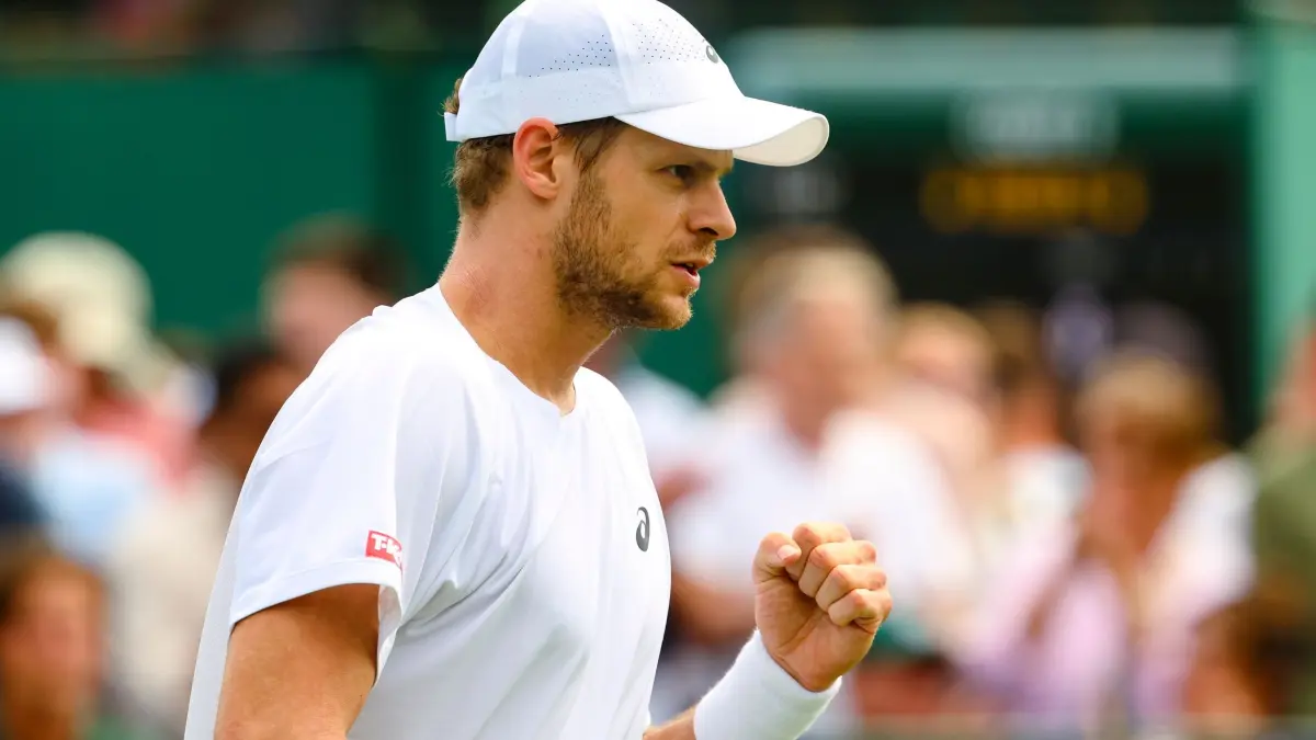 Tennis Wimbledon: 30.06.2026, Großbritannien, London: Tennis: Grand Slam/ATP-Tour - Wimbledon, Einzel, Männer, 1. Runde. Hanfmann (Deutschland) - Mpetshi Perricard (Frankreich). Yannick Hanfmann ist in Aktion. Foto: Frank Molter/dpa +++ dpa-Bildfunk +++