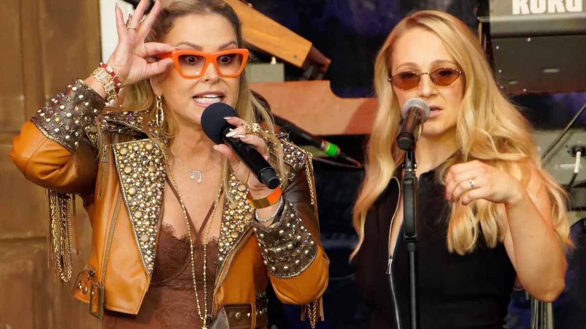 Anastacia (links) in Balingen auf der Bühne