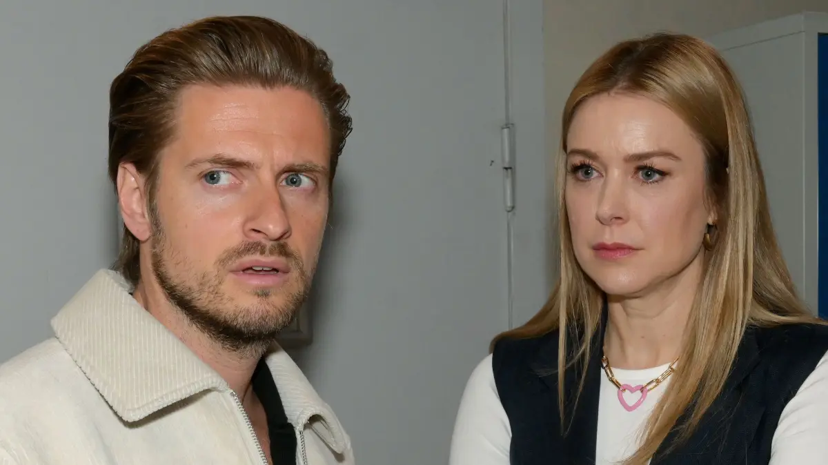 Philip (Jörn Schlönvoigt) und Jessica (Nina Ensmann) sind kein Paar mehr.