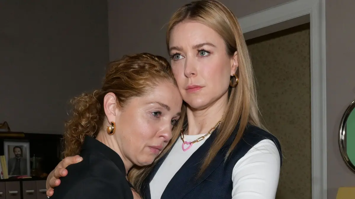 Jessica befürchtet, dass sich Nina etwas antun könnte.