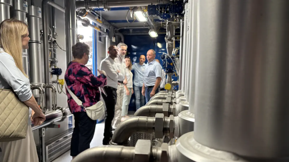 Der Hauptteil einer Hightech-Biomethananlage passt in einen Bauwagen: Die Membranfilter reichern das Biogas auf Erdgasqualität an.