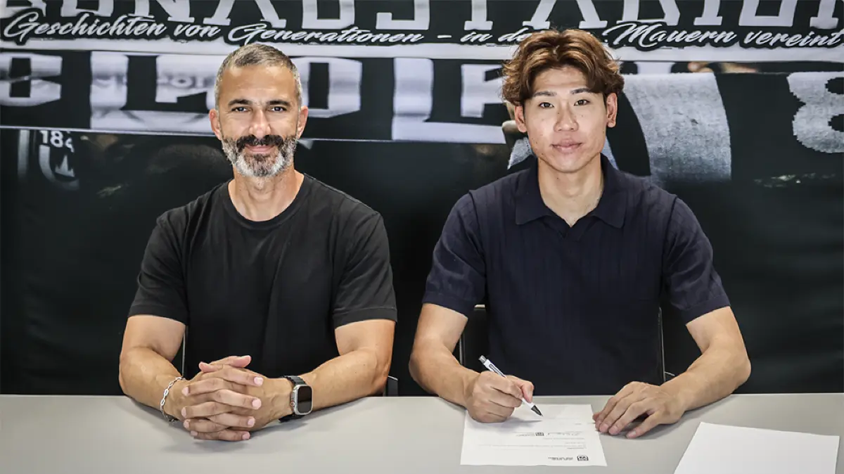 Sportdirektor Murat Isik stellt Masaaki Takahara als Neuzugang vor.