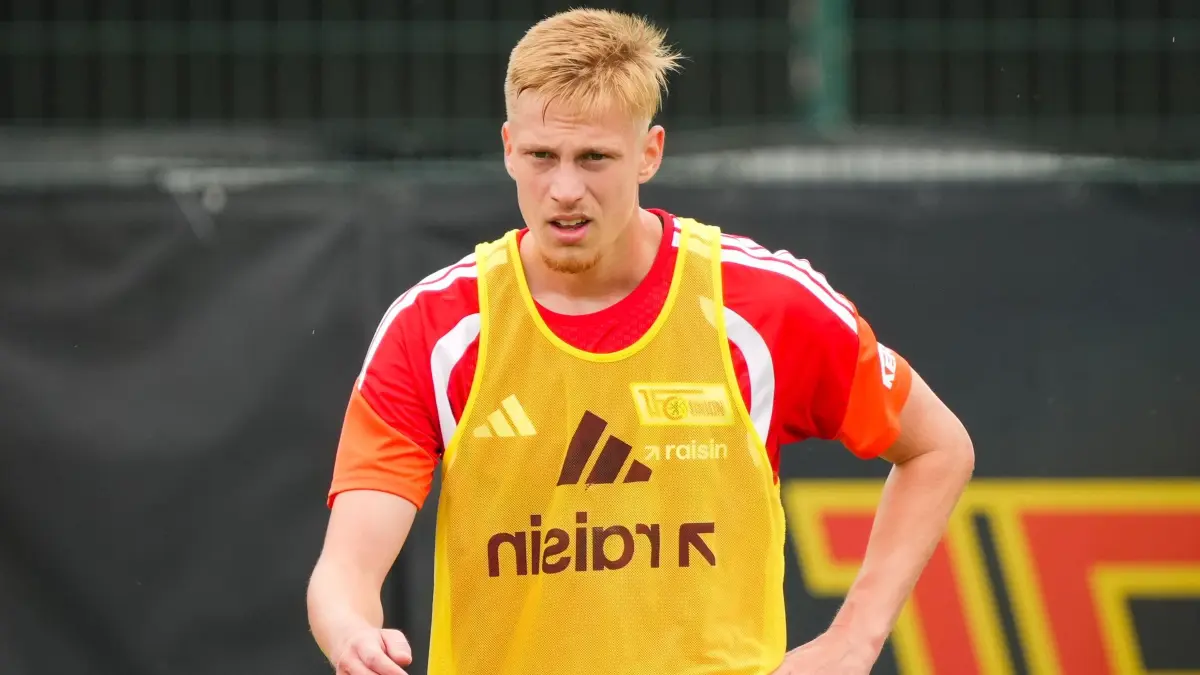 Training 1. FC Union Berlin: 01.07.2026, Berlin: Fußball, Bundesliga, Training 1. FC Union Berlin, Neuzugang Zeno van den Bosch (1. FC Union Berlin) läuft über den Trainingsplatz. Foto: Soeren Stache/dpa +++ dpa-Bildfunk +++