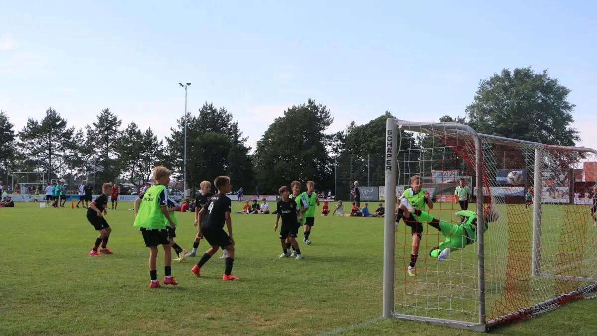 Über den 11teamsports-Junioren-Cup des VfR Altenmünster können sich zwei D-Jugendmannschaften für den Stadtwerke-Junioren-Cup qualifizieren, der eine Woche später am Sonntag ausgetragen wird.