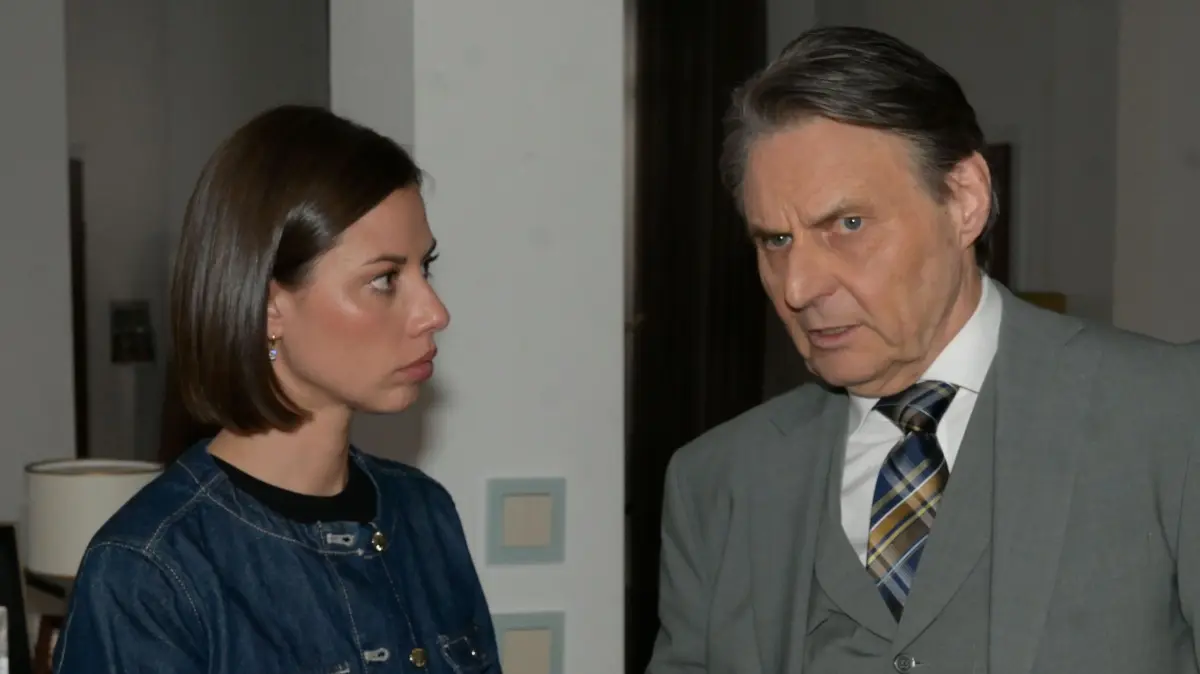 Jo Gerner (Wolfgang Bahro) will seine Tochter Matilda (Anna-Katharina Fecher) beschützen und schwärzt Toni bei der Polizei an.