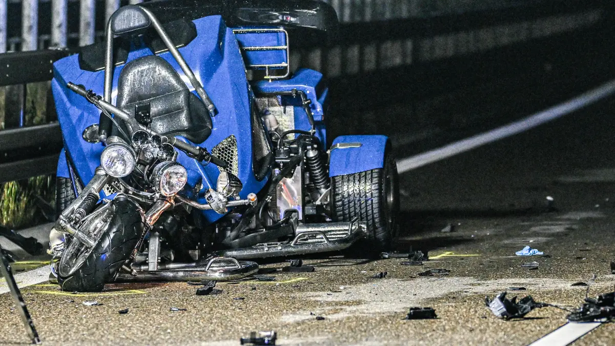 Bei einem schweren Verkehrsunfall auf der B29 bei Lorch sind am Dienstagabend zwei Menschen ums Leben gekommen.
