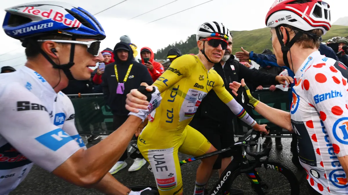 German Florian Lipowitz of RedBull-BORA-hansgrohe, Slovenian Tadej Pogacar of UAE Team Emirates, Danish Jonas Vingegaard Hansen of Team Visma-Lease a Bike and pictured shaking hands after the stage 19 of the 2025 Tour de France cycling race, from Albertville to La Plagne 130km, on Friday 25 July 2025 in France. The 112th edition of the Tour de France starts on Saturday 5 July in Lille, France, and will finish in Paris, France on the 27th of July. POOLxVINCENTxKALUT PUBLICATIONxNOTxINxBELxFRAxNEDxLUX x129999351x