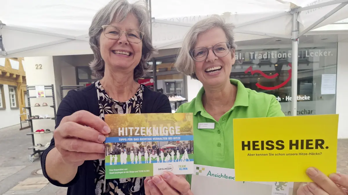 Hitze, was tun? - informierten am Stand beim Wochenmarkt: Sonja Pfau und Astrid Geiger vom Landratsamt GP, Stabsbereich Klimaschutz und Klimawandelanpassung